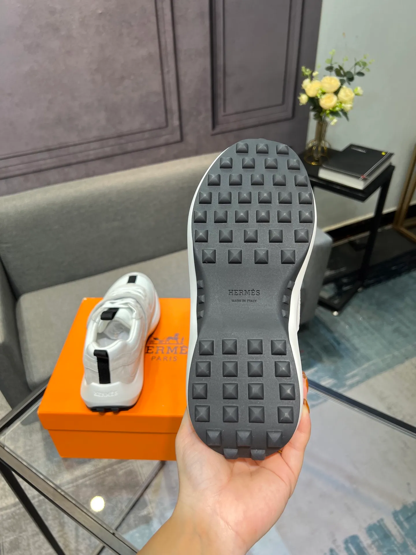 Men's shoes 💰600 Actual photos 🎬 [Hermès] Couple style, official website synchronization Counter quality French Paris catwalk style Simple and classic Imported original fabric Original 1:1 outsole! The highest version on the market! Size: Female 35-41. Male 39-45 (female 41, male 45 customized)